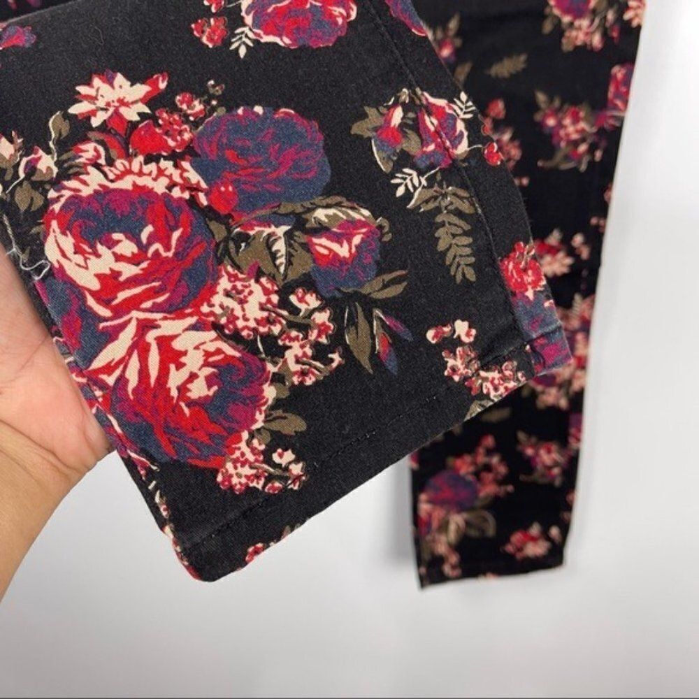BDG Urban Outfitters Women’s Cigarette Mid-Rise Jeans Black Floral Size 25 NWT - Picture 8 of 9